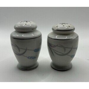 VTG Set 3.25" Vintage Royal Wheat Salt & Pepper Shaker Set Valmont Japan